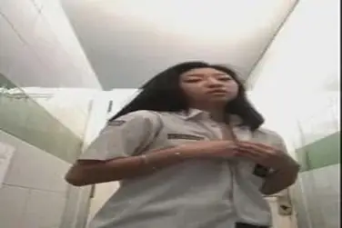 Dokumentasi Siswi SMA Cantik Part 1 Kasur Toilet