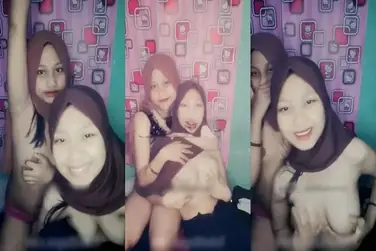 Kamar Mandi Basah Kakak Adik Jilbab Mandi