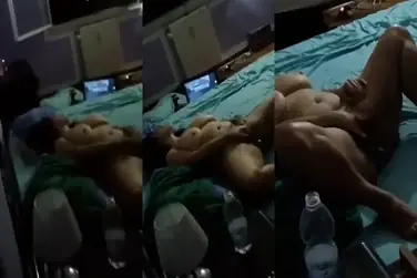 Ngintip Tante Jilbab Tobrut Lagi Colmek Lewat Celah Pintu