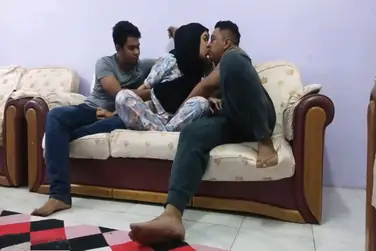 Tante Cantik Selingkuh Bersetubuh Dengan Brondong 2026