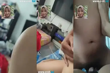Ukhti Hijab Cantik Pasrah Goyang Kasur Imut